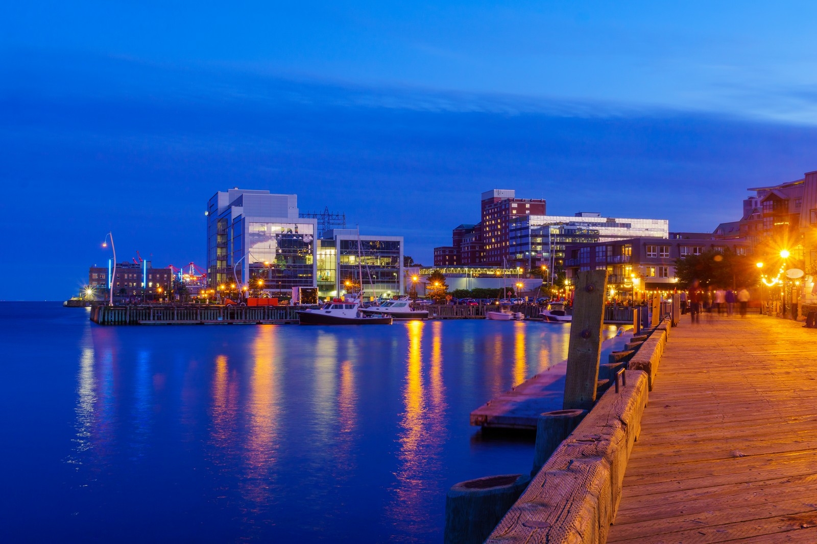https://res.cloudinary.com/see-sight-tours/image/upload/v1581441853/halifax-harbourfront-night.jpg
