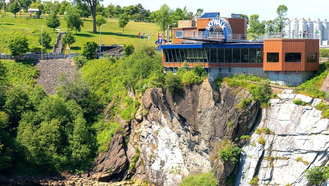 https://res.cloudinary.com/see-sight-tours/image/upload/v1745930592/strapi/Skywalk_bf0465cc54.jpg