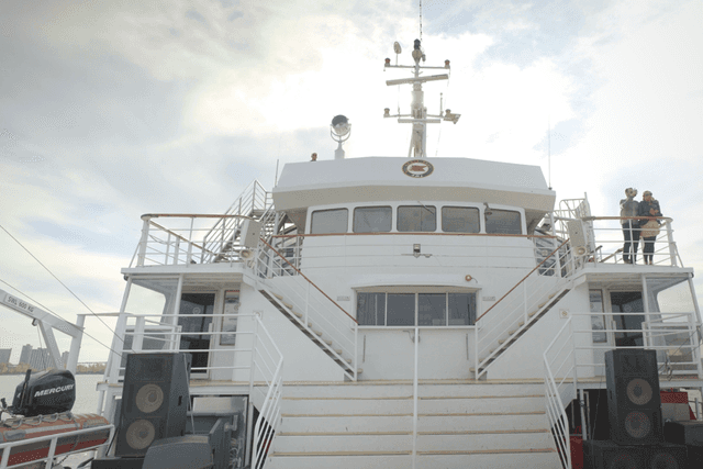 Couple on Croisieres AML Cruise Boat