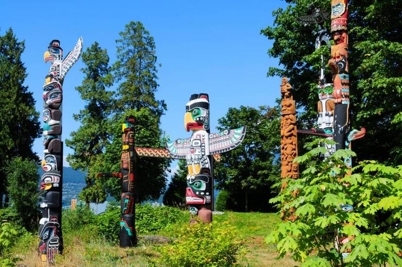 Totem Poles Stanley Park.jpg