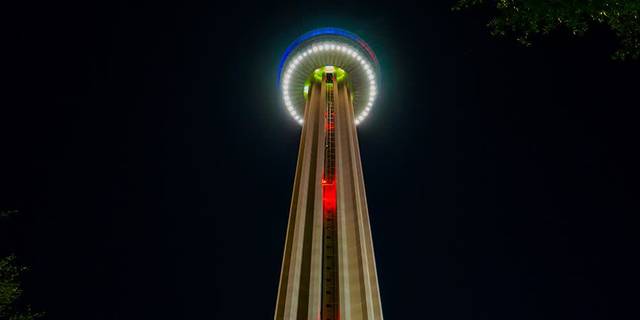 Skylon-tower-at-night.jpg