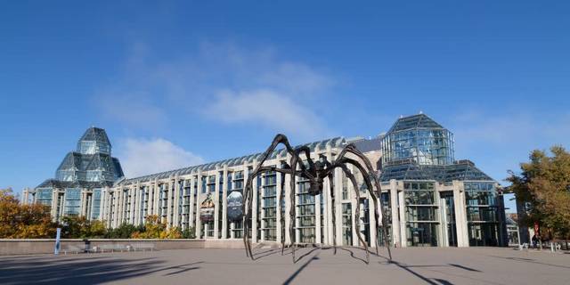 Meeting Point Giant Spide in front of National Gallery.jpg