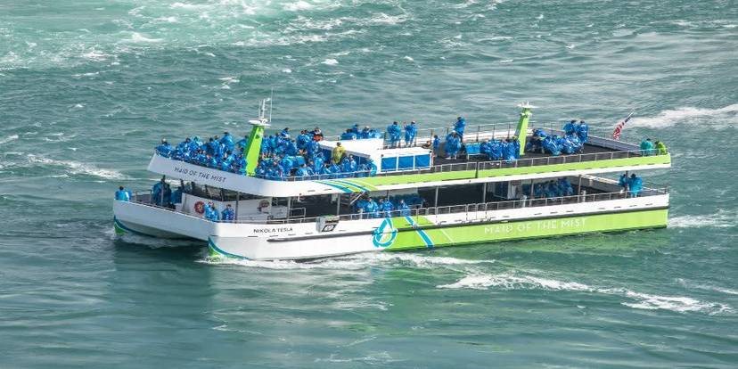 Tourist enjoyingMaid of the Mist tour.jpg