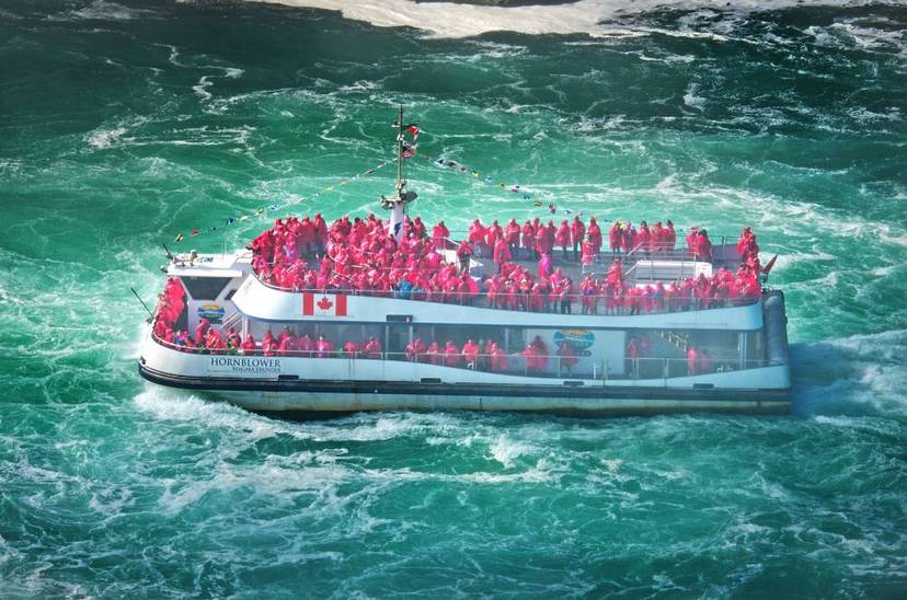 Hornblower cruise on Best of Niagara Falls tour.
