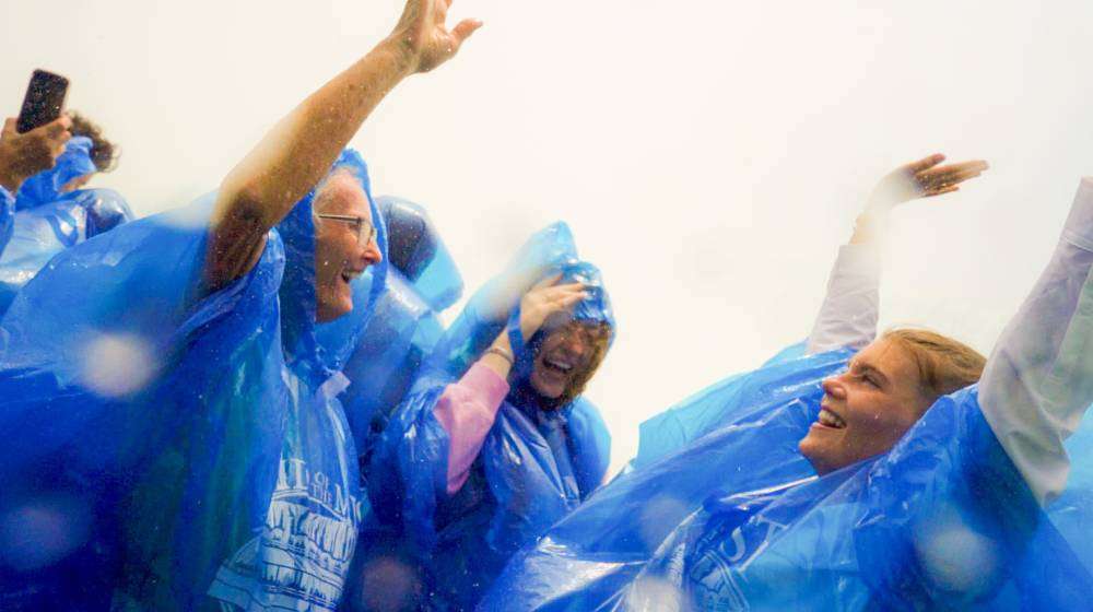Tourist having fun at Niagara USA Tour.jpg