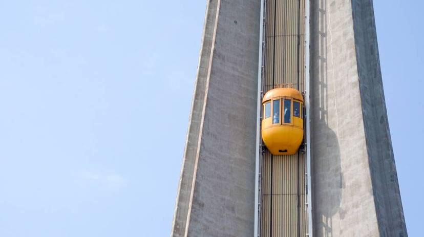 Enjoy Skylon Tower Elevator with Niagara Falls Tours.jpg