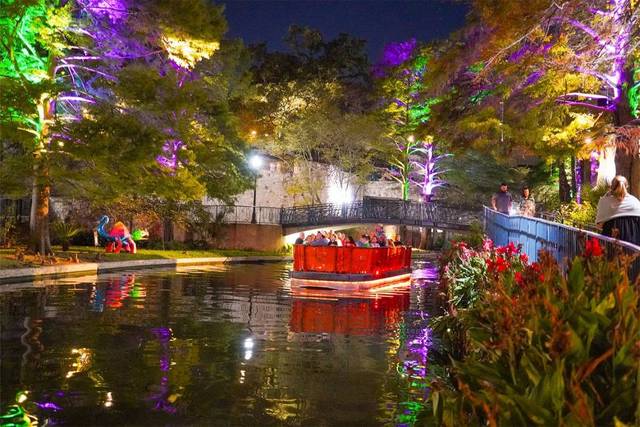 Scenic San Antonio Night Tour with Riverwalk Boat Cruise image 4