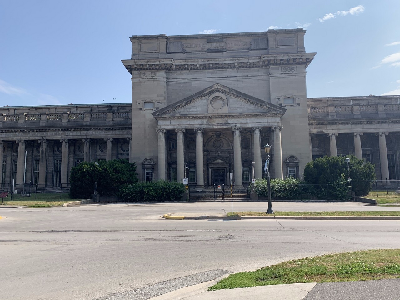 https://res.cloudinary.com/see-sight-tours/image/upload/v1594742569/former-toronto-power-generating-station.jpg