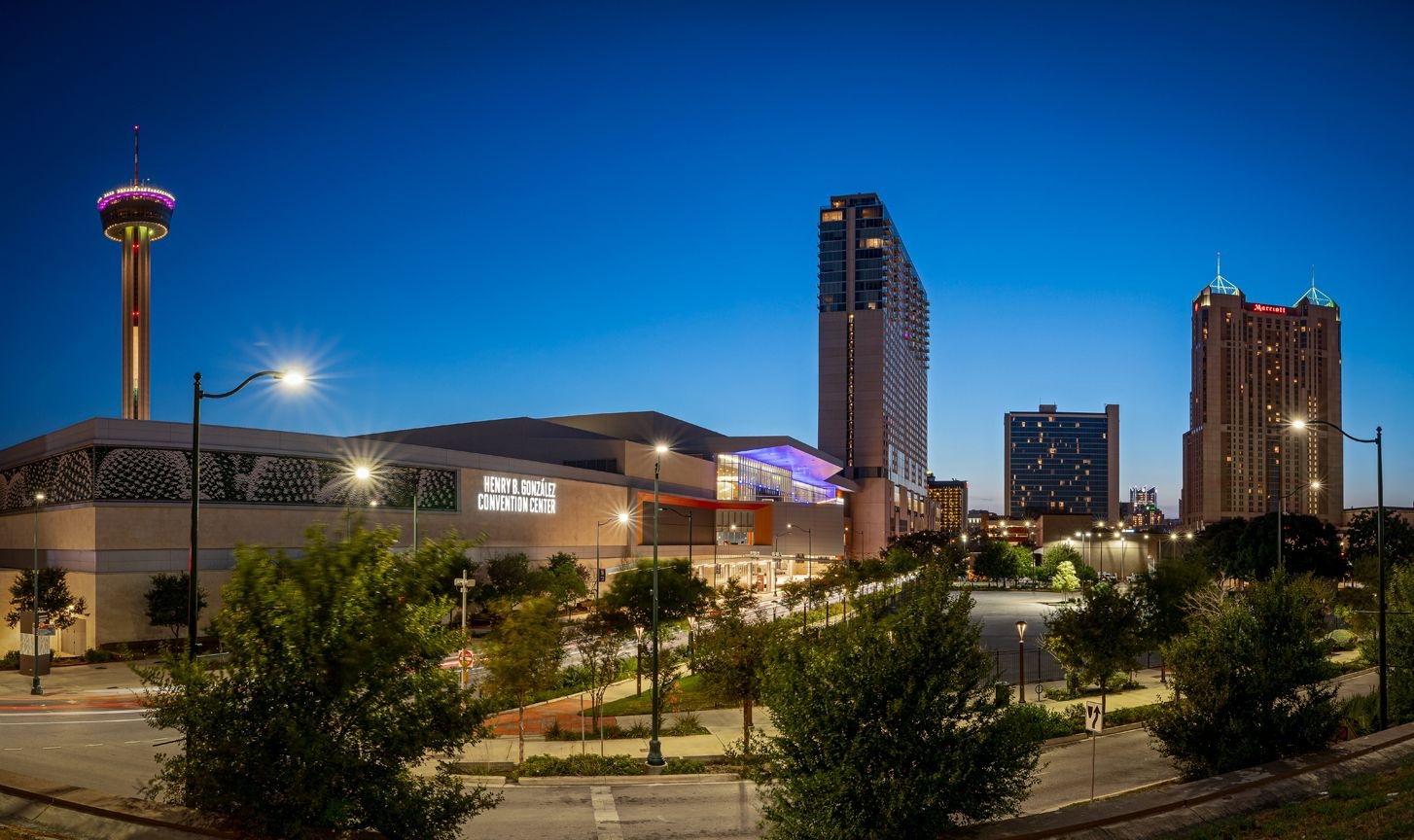 https://res.cloudinary.com/see-sight-tours/image/upload/v1635356283/strapi/Towerof_The_Americas_Night1_25b7884c45.jpg