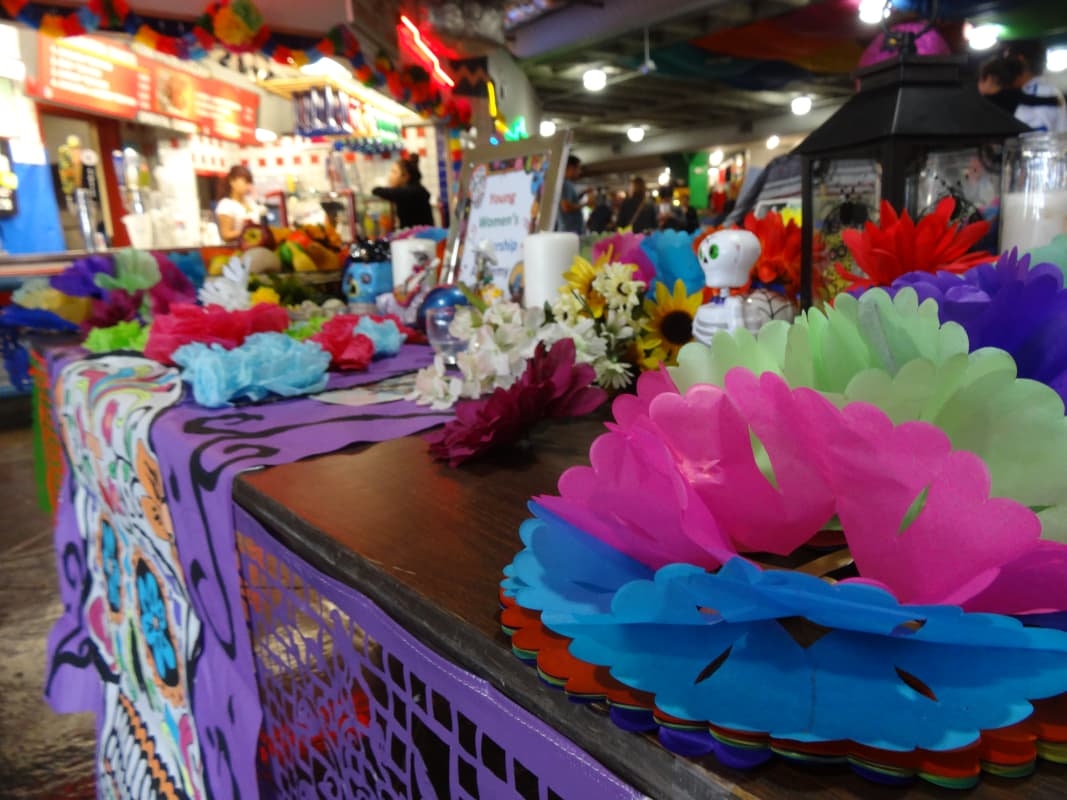 https://res.cloudinary.com/see-sight-tours/image/upload/v1635427450/strapi/Market_Square_Shop_credit_visitsanantonio_5de9a1b8e9.jpg