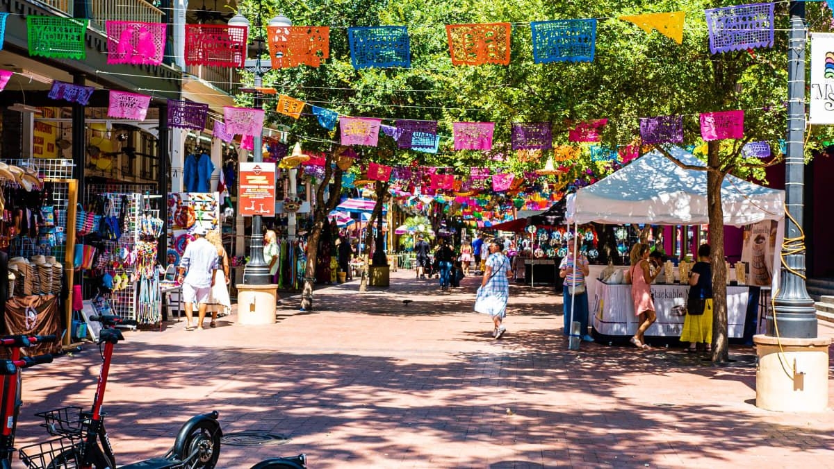 https://res.cloudinary.com/see-sight-tours/image/upload/v1635427450/strapi/Market_Square_credit_visitsanantonio_3adc07a349.jpg