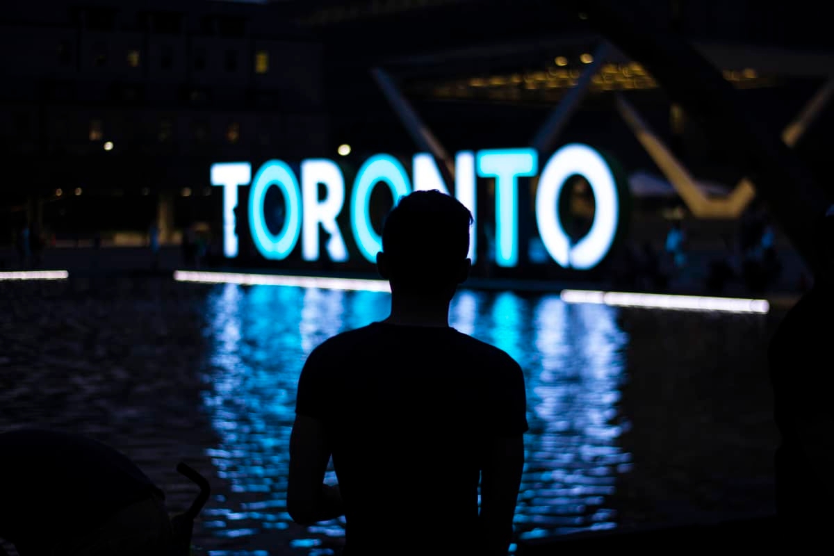 https://res.cloudinary.com/see-sight-tours/image/upload/v1645111904/strapi/Toronto_Silhouette_Nathan_Phillips_Square_Night_6ce61404b4.jpg