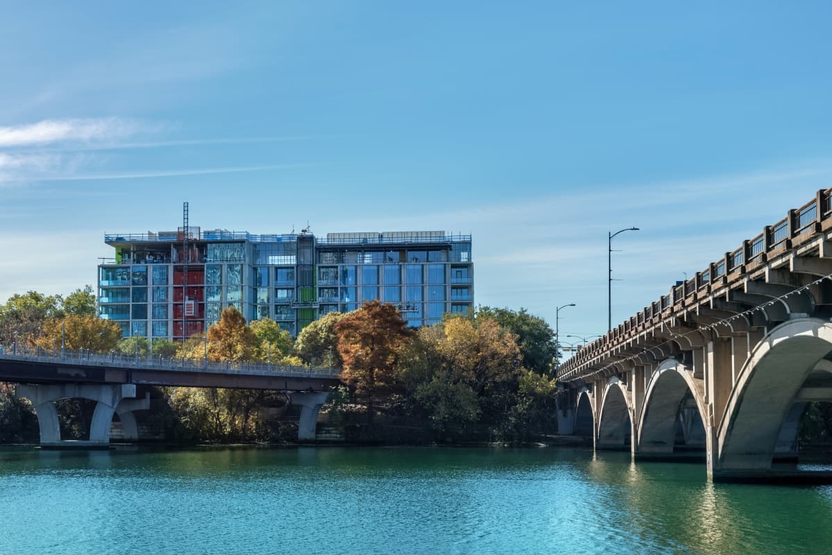 https://res.cloudinary.com/see-sight-tours/image/upload/v1646067549/strapi/Pfluger_Bridge_Unsplash_25d36531f3.jpg
