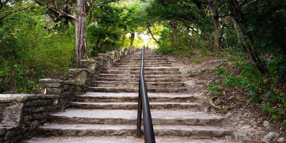 https://res.cloudinary.com/see-sight-tours/image/upload/v1674495939/strapi/4_Mount_Bonnell_Stairs_ac3810d7ea.jpg