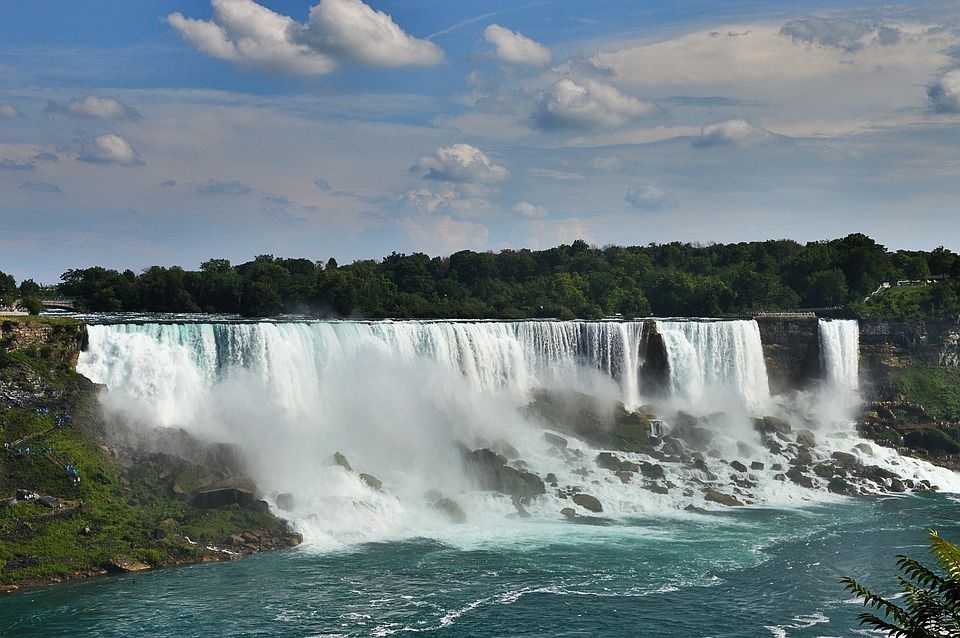 https://res.cloudinary.com/see-sight-tours/image/upload/v1676905422/strapi/How_to_Plan_a_Trip_to_Niagara_Falls_4c3b385354.jpg