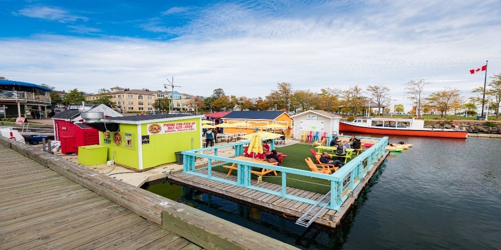 https://res.cloudinary.com/see-sight-tours/image/upload/v1678723596/strapi/5_Peake_Wharf_068c48f758.jpg