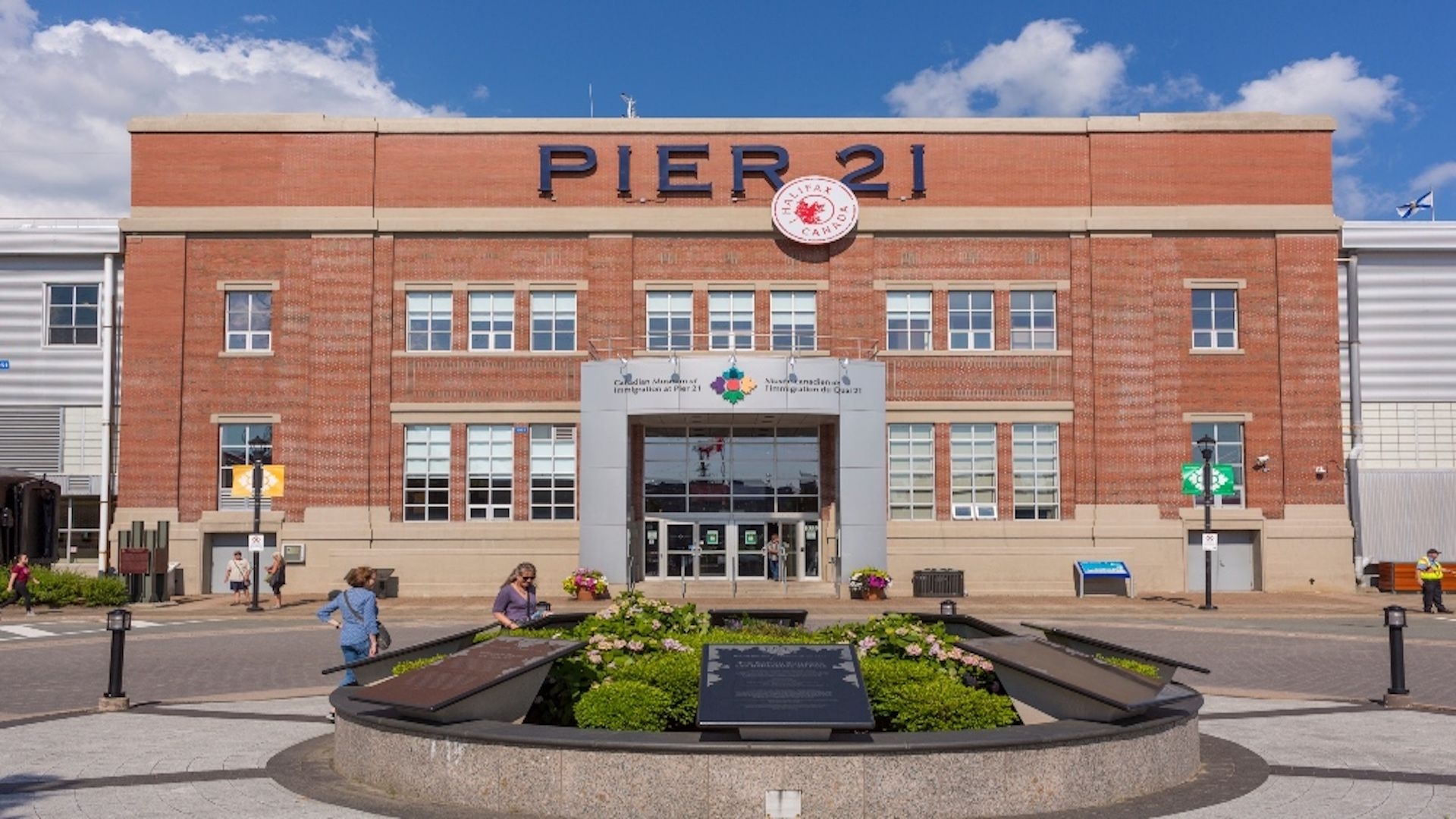 https://res.cloudinary.com/see-sight-tours/image/upload/v1679938046/strapi/11_Pier_21_d5cb165918.jpg