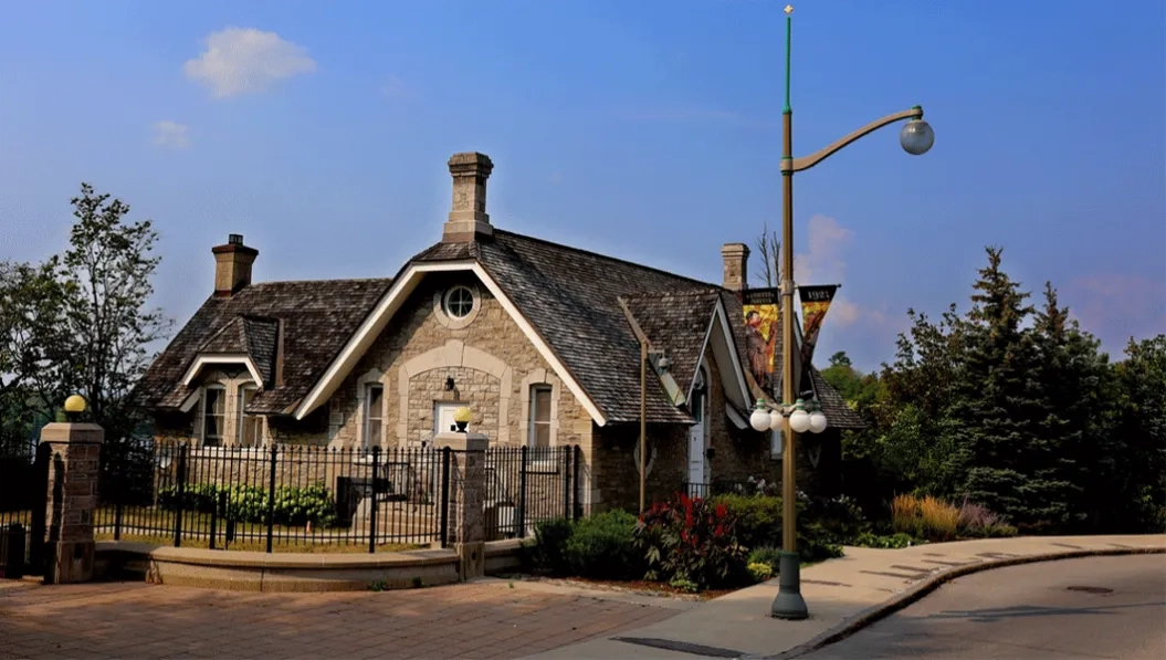 https://res.cloudinary.com/see-sight-tours/image/upload/v1738220276/strapi/prime_ministers_residence_canada_93de3357c6.webp