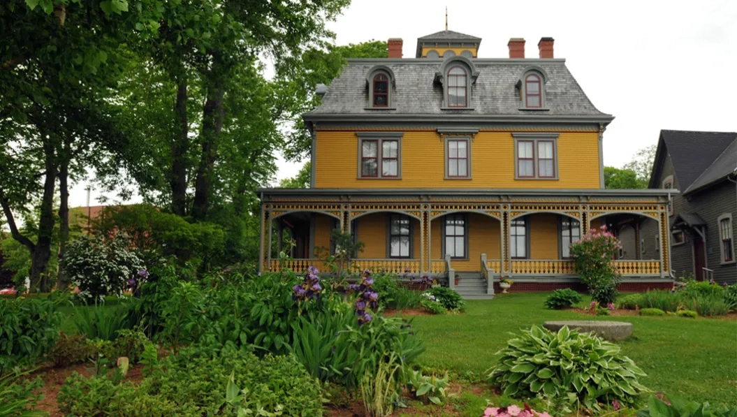 https://res.cloudinary.com/see-sight-tours/image/upload/v1738233394/strapi/Beaconsfield_Historic_House_Prince_Edward_Island_896a8e06fa.webp