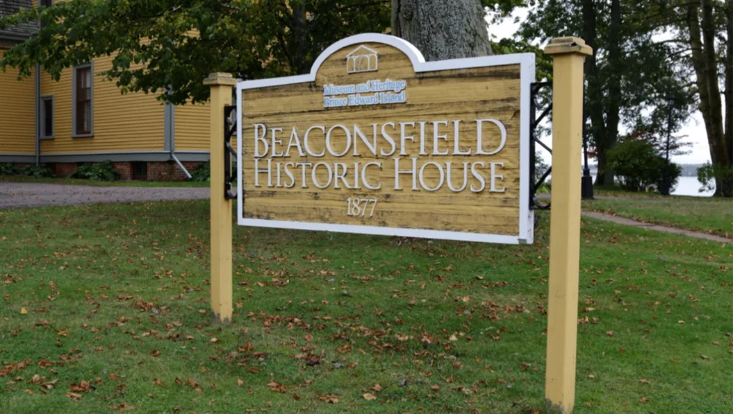 https://res.cloudinary.com/see-sight-tours/image/upload/v1738233746/strapi/beaconsfield_historic_house1_a234fadbc4.webp