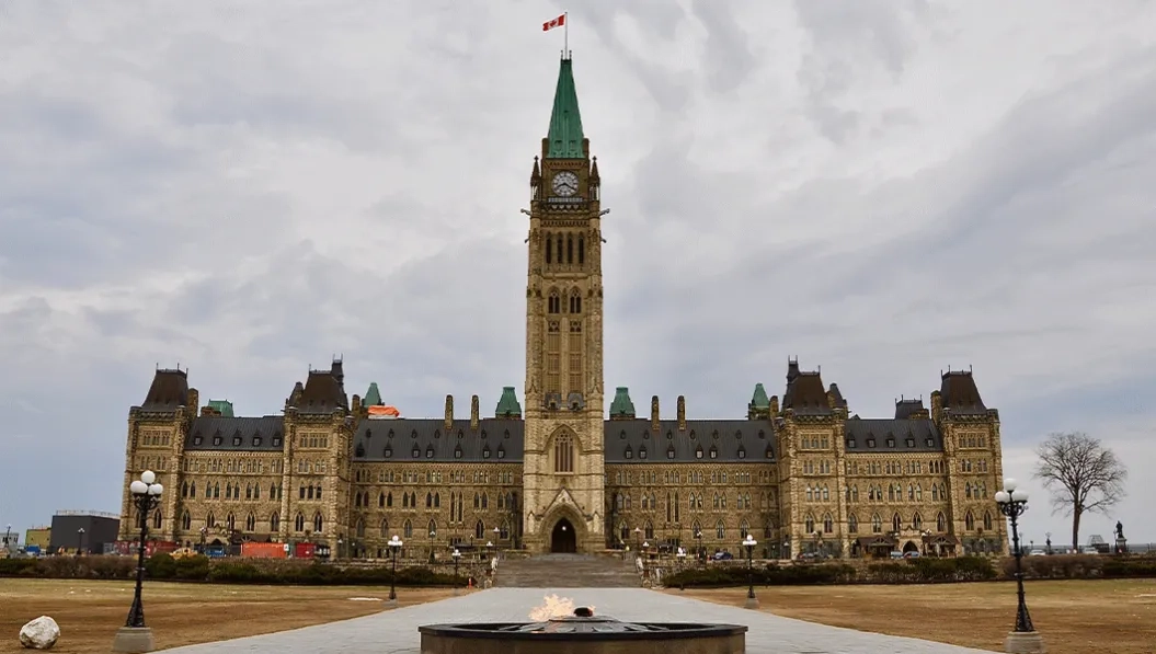 https://res.cloudinary.com/see-sight-tours/image/upload/v1738817541/strapi/Centennial_Flame_Ottawa_1_97eef9002a.webp