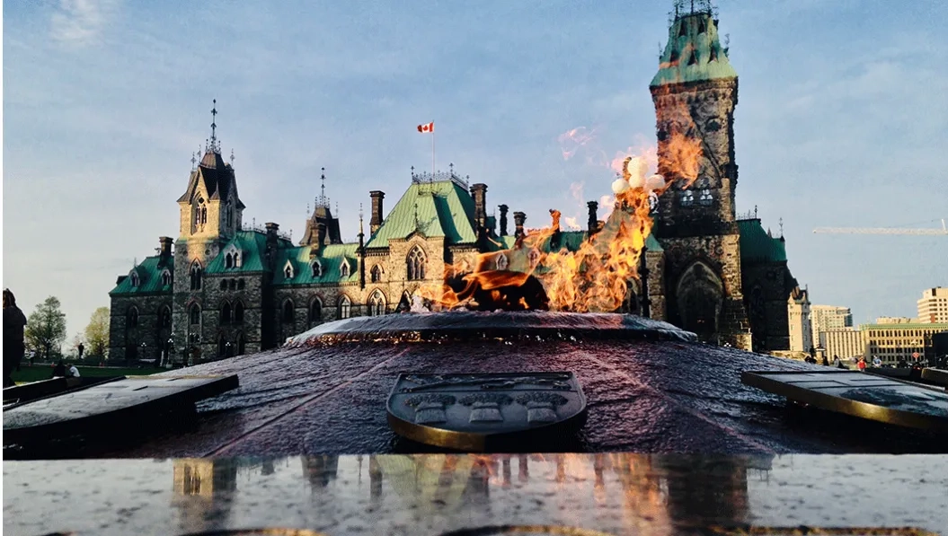 https://res.cloudinary.com/see-sight-tours/image/upload/v1738817541/strapi/Centennial_Flame_Ottawa_2539157e44.webp