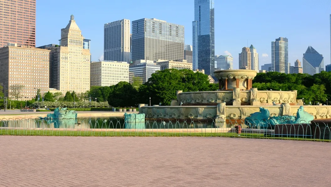 https://res.cloudinary.com/see-sight-tours/image/upload/v1739188062/strapi/Buckingham_Fountain_bdde58c9a1.webp