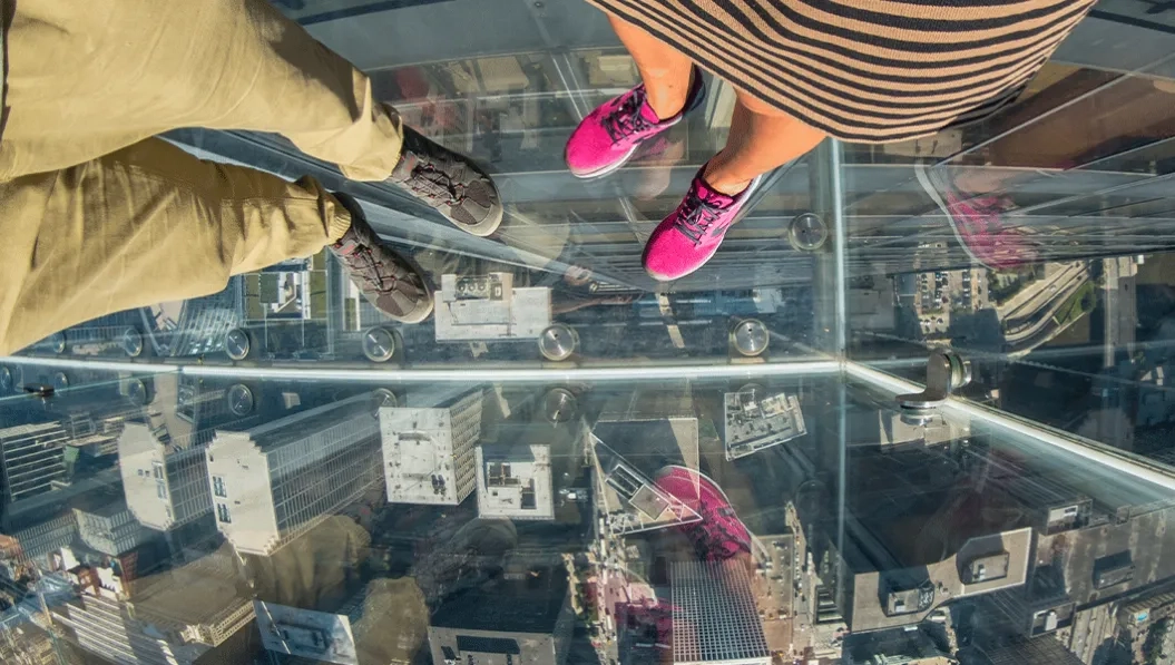 https://res.cloudinary.com/see-sight-tours/image/upload/v1739857396/strapi/Skydeck_Chicago_and_The_Ledge4_df2eef60cb.webp