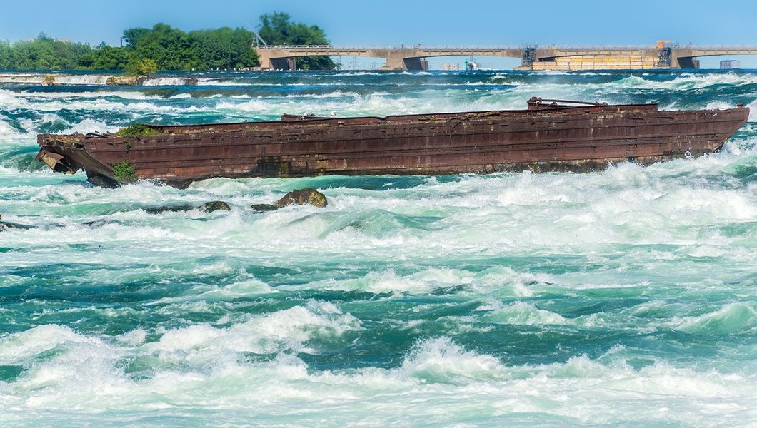 https://res.cloudinary.com/see-sight-tours/image/upload/v1744790476/strapi/Niagara_Falls_Old_Scow_29e9d2c546.jpg