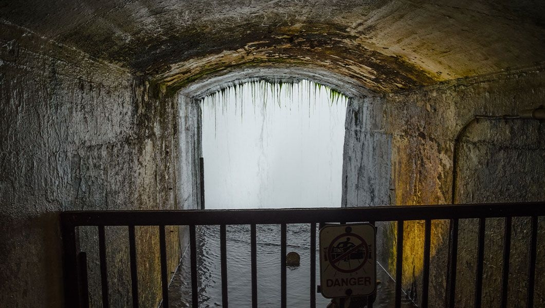 https://res.cloudinary.com/see-sight-tours/image/upload/v1744808446/strapi/Niagara_Falls_Journey_Behind_the_Falls_a12977b2f6.jpg