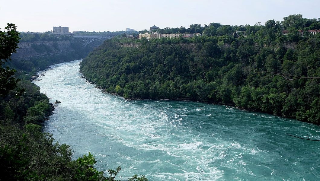 https://res.cloudinary.com/see-sight-tours/image/upload/v1744886479/strapi/Whirlpool_State_Park_Niagara_Falls_61c59db4c6.jpg