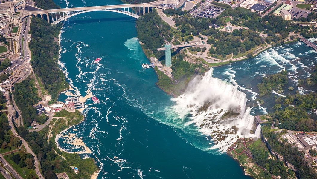 https://res.cloudinary.com/see-sight-tours/image/upload/v1744888655/strapi/Rainbow_Air_Helicopter_Tour_New_York_USA_c16314a876.jpg