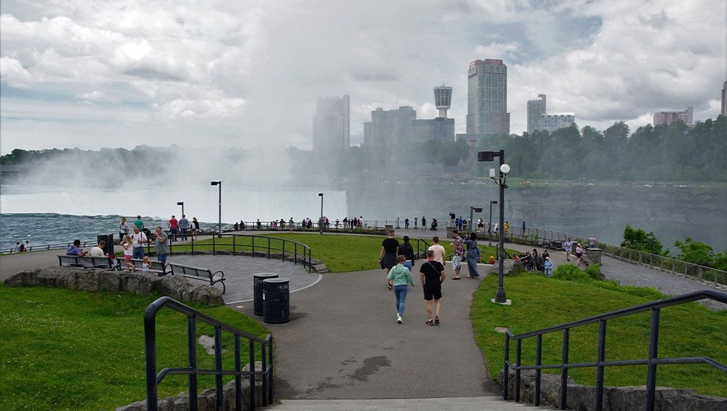https://res.cloudinary.com/see-sight-tours/image/upload/v1744889986/strapi/Terrapin_Point_New_York_US_fc8458e3ba.jpg