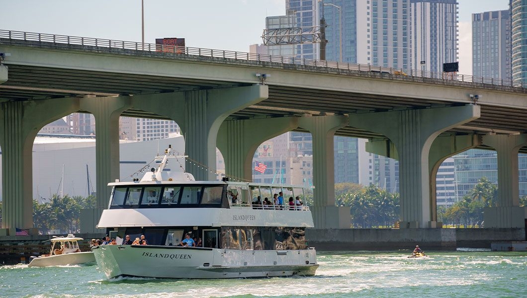https://res.cloudinary.com/see-sight-tours/image/upload/v1744952915/strapi/Miami_Island_Queen_tour_boat_with_view_of_bridge_and_Downtown_Miami_in_background_9194012827.jpg