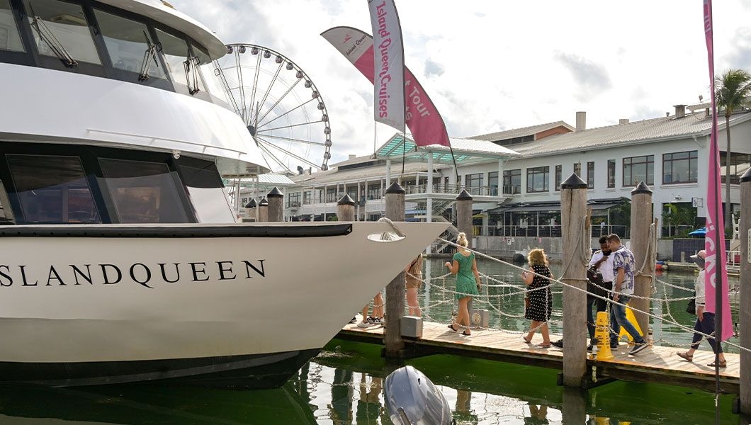 https://res.cloudinary.com/see-sight-tours/image/upload/v1744952915/strapi/People_boarding_a_tourist_sightseeing_boat_for_a_cruise_around_the_bay_and_harbour_92d15cb582.jpg