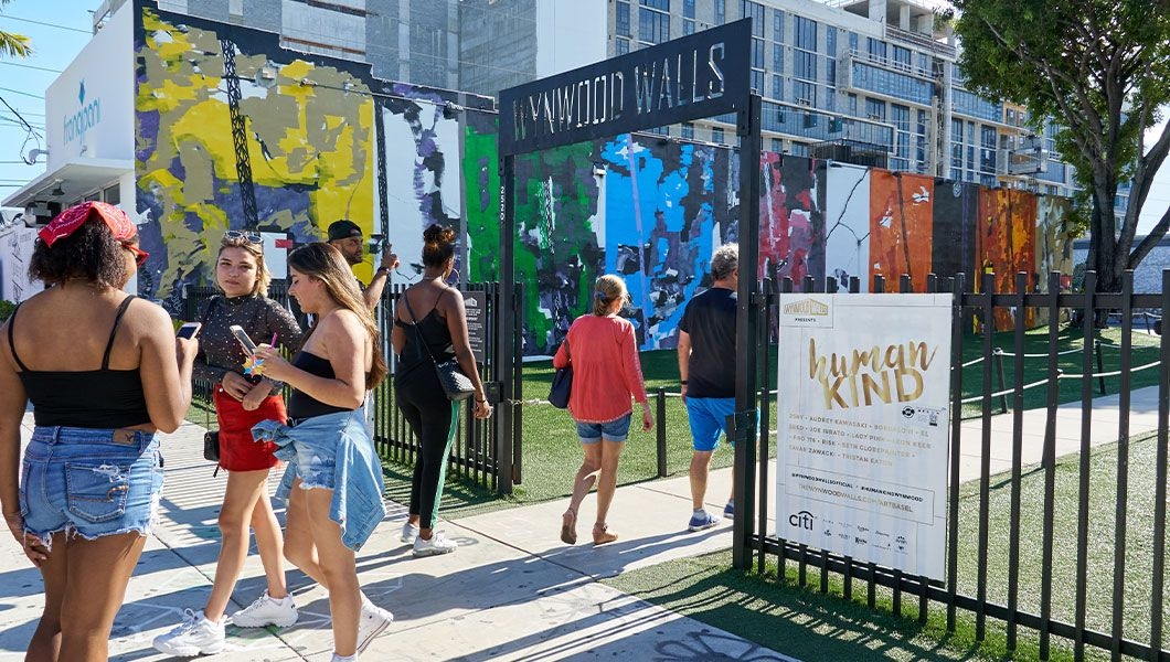 https://res.cloudinary.com/see-sight-tours/image/upload/v1744953726/strapi/Wynwood_Walls_Miami_graffiti_988c336d14.jpg