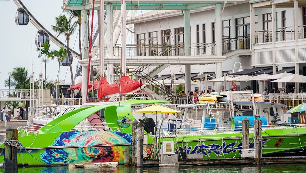 https://res.cloudinary.com/see-sight-tours/image/upload/v1744954127/strapi/Scene_at_Bayside_Marketplace_Miami_3fb338e254.jpg