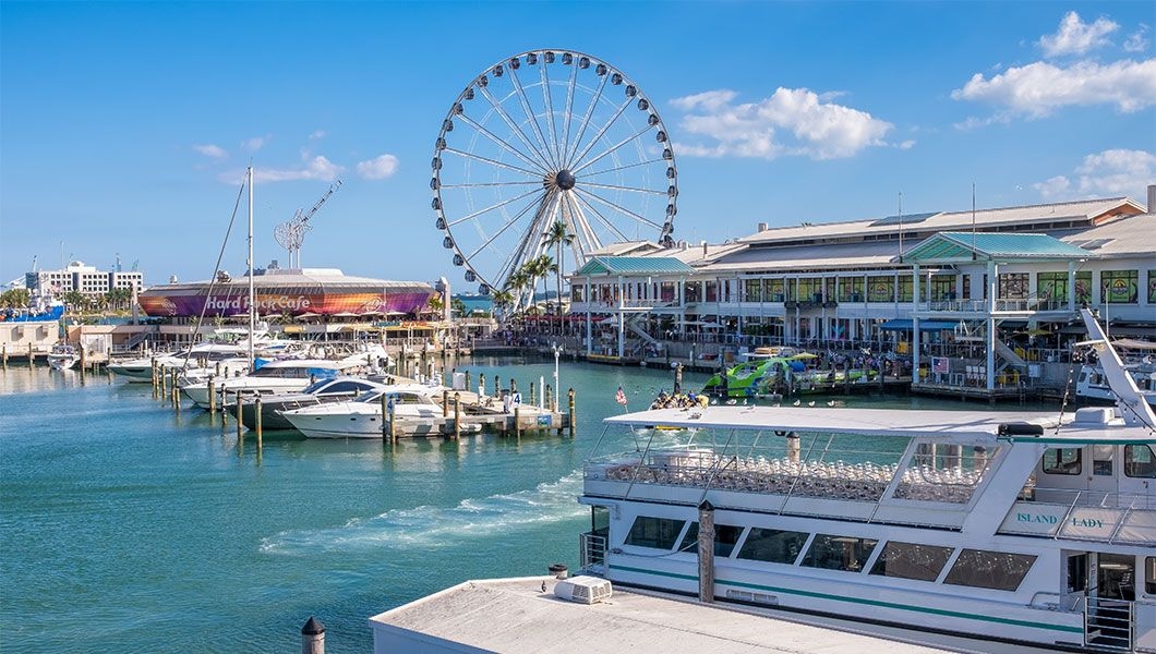 https://res.cloudinary.com/see-sight-tours/image/upload/v1744954154/strapi/The_Bayside_Marketplace_on_a_sunny_summer_day_b43df3cc3f.jpg