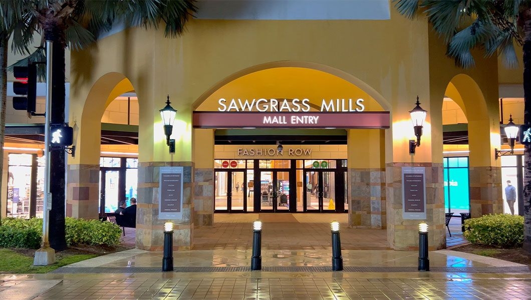 https://res.cloudinary.com/see-sight-tours/image/upload/v1744954564/strapi/Sawgrass_Mills_Outlet_Center_in_Fort_Lauderdale_1131c93d7c.jpg