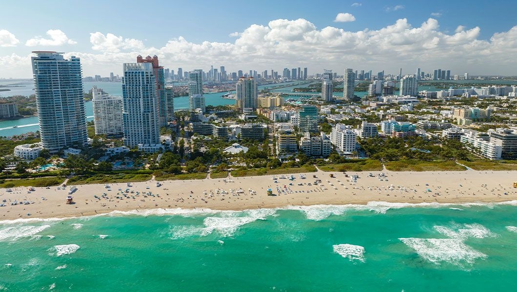 https://res.cloudinary.com/see-sight-tours/image/upload/v1744957568/strapi/South_Beach_sandy_surface_with_tourists_relaxing_on_hot_Florida_sun_464bfc1541.jpg