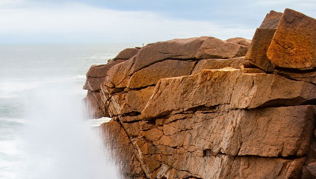 https://res.cloudinary.com/see-sight-tours/image/upload/v1744958541/strapi/Thunder_Hole_1b1a55804c.jpg