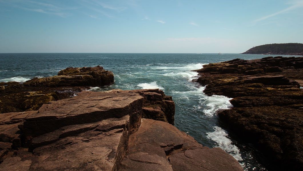 https://res.cloudinary.com/see-sight-tours/image/upload/v1744958541/strapi/Thunder_Hole_at_Acadia_Park_c4f8b005f2.jpg
