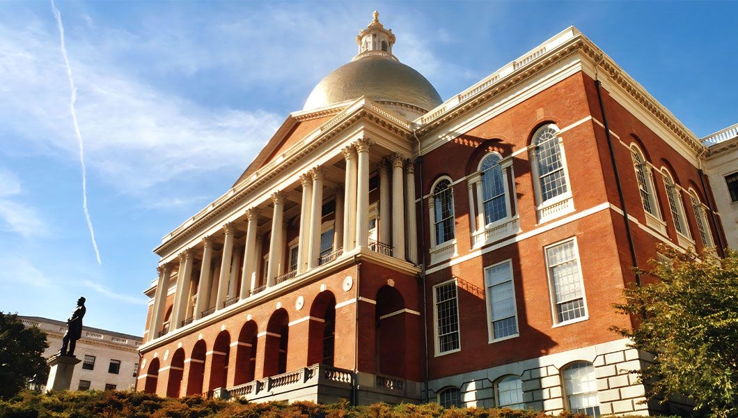 https://res.cloudinary.com/see-sight-tours/image/upload/v1744977912/strapi/State_House_Massachusetts_71457eb995.jpg
