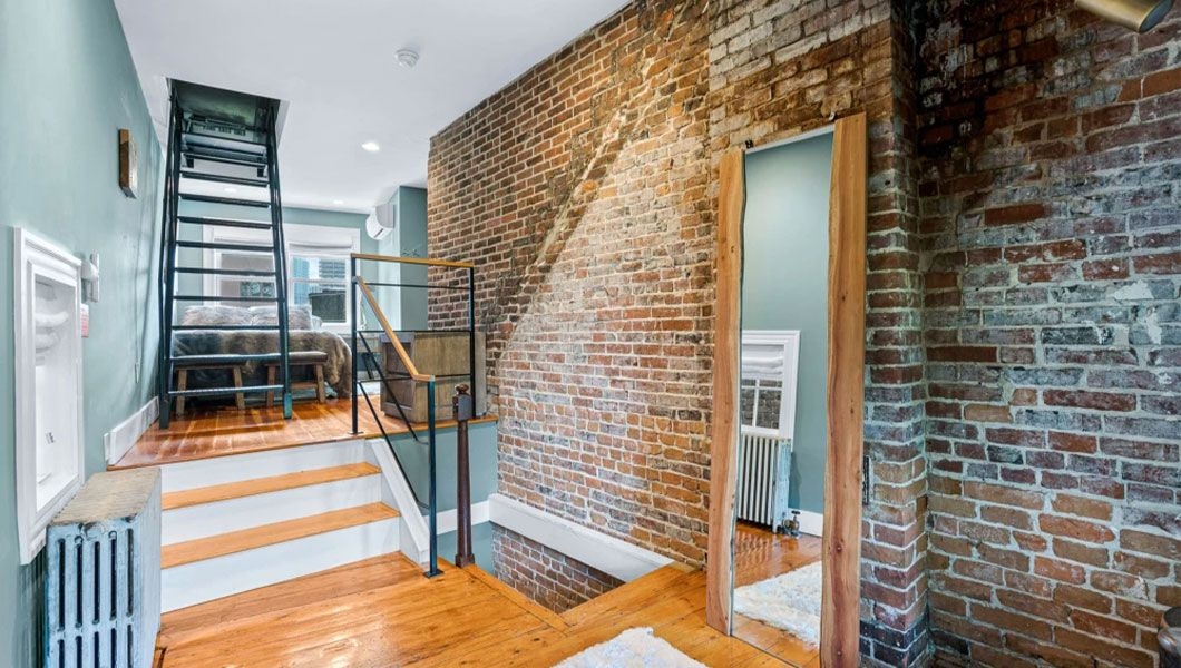 https://res.cloudinary.com/see-sight-tours/image/upload/v1744979704/strapi/Boston_Skinny_House_d0796306b1.jpg