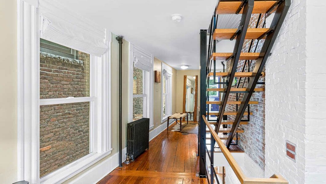 https://res.cloudinary.com/see-sight-tours/image/upload/v1744979704/strapi/Skinny_House_Boston_4b2e27287e.jpg