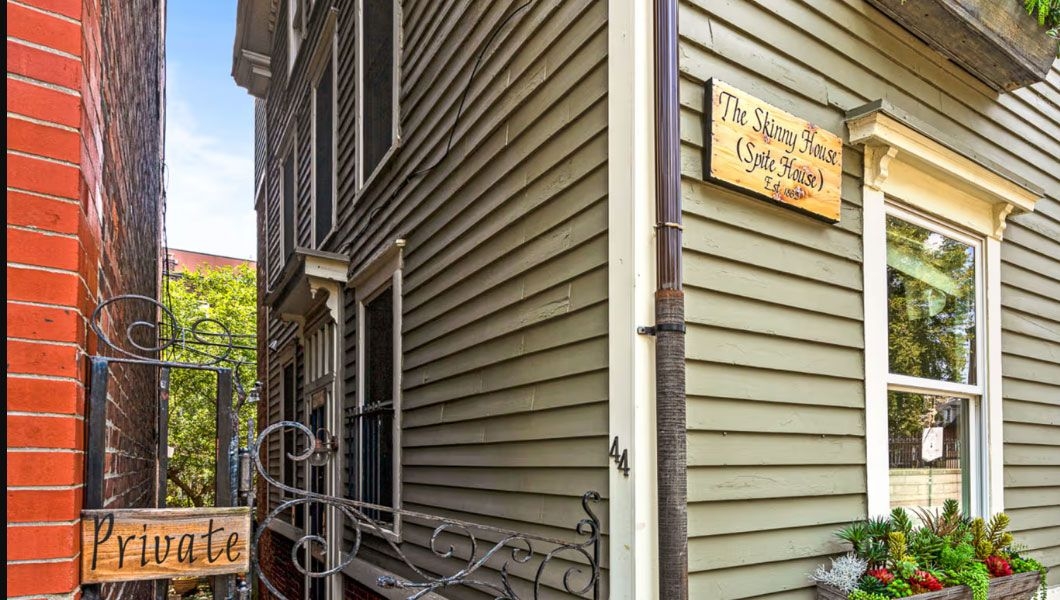 https://res.cloudinary.com/see-sight-tours/image/upload/v1744979704/strapi/Skinny_House_b5e82f38d3.jpg