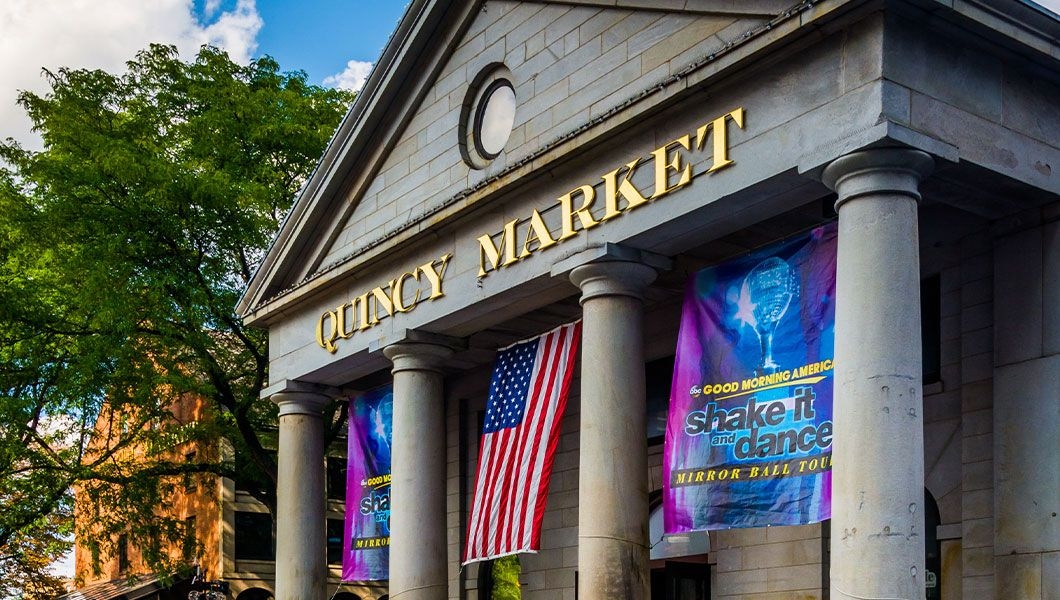 https://res.cloudinary.com/see-sight-tours/image/upload/v1745228890/strapi/Boston_Quincy_Market_US_16d4e674a6.jpg