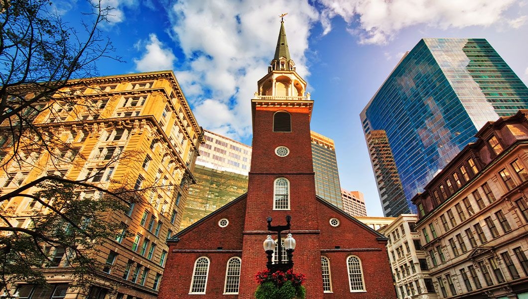 https://res.cloudinary.com/see-sight-tours/image/upload/v1745229213/strapi/Old_North_Church_Boston_cce6fd4801.jpg