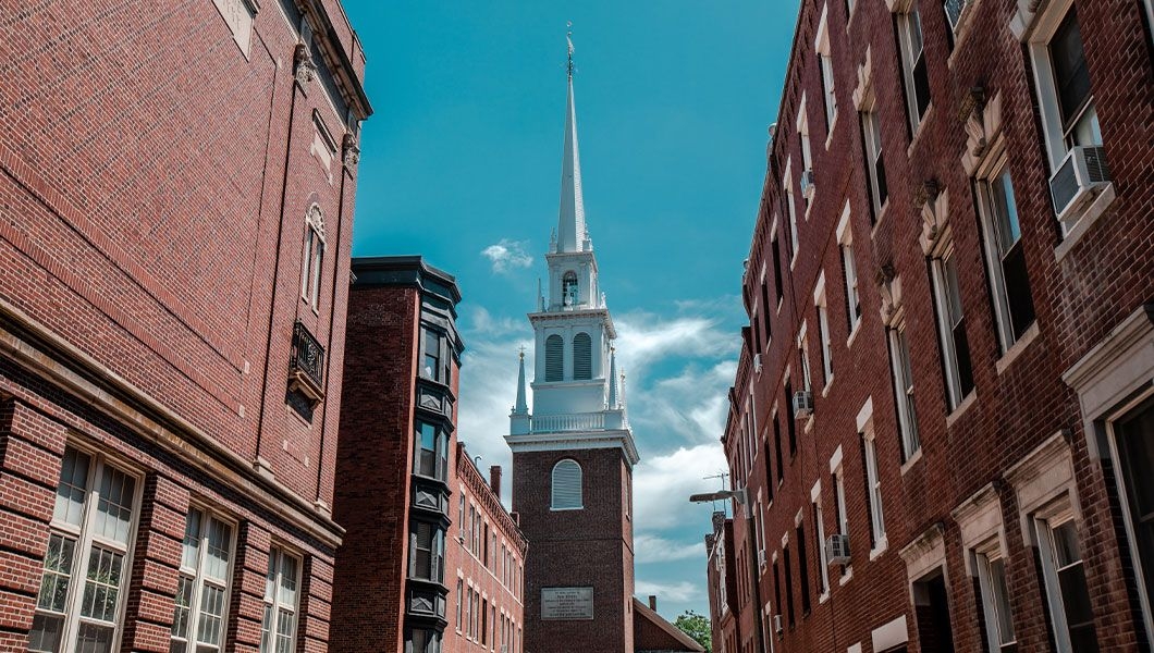 https://res.cloudinary.com/see-sight-tours/image/upload/v1745229213/strapi/Old_North_Church_d4875489f7.jpg