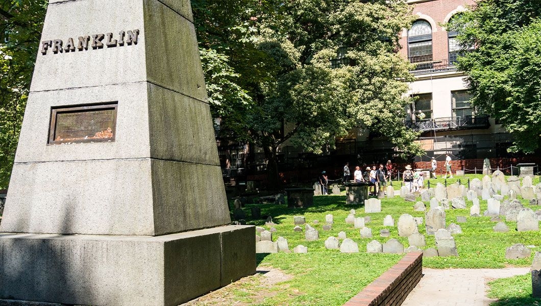 https://res.cloudinary.com/see-sight-tours/image/upload/v1745229830/strapi/Boston_MA_Granary_Burying_Ground_c265cc051f.jpg